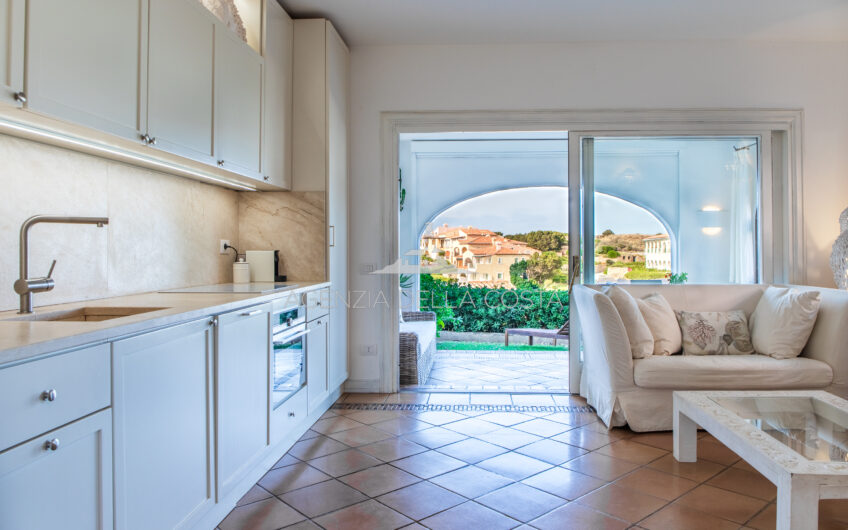 Refined apartment with garden, Cala del Faro