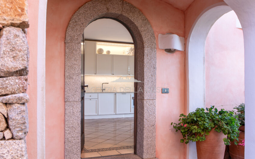 Refined apartment with garden, Cala del Faro